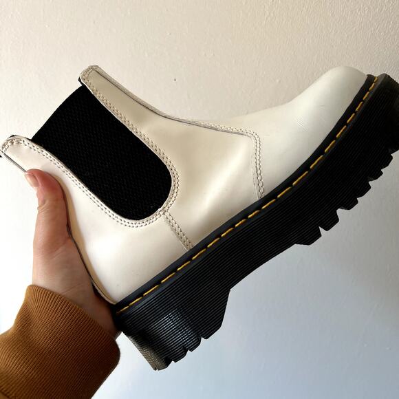 Dr. Martens 2976 Quad Platform Chelsea Boot in White Smooth Leather S 8 Lug Sole - Picture 6 of 11